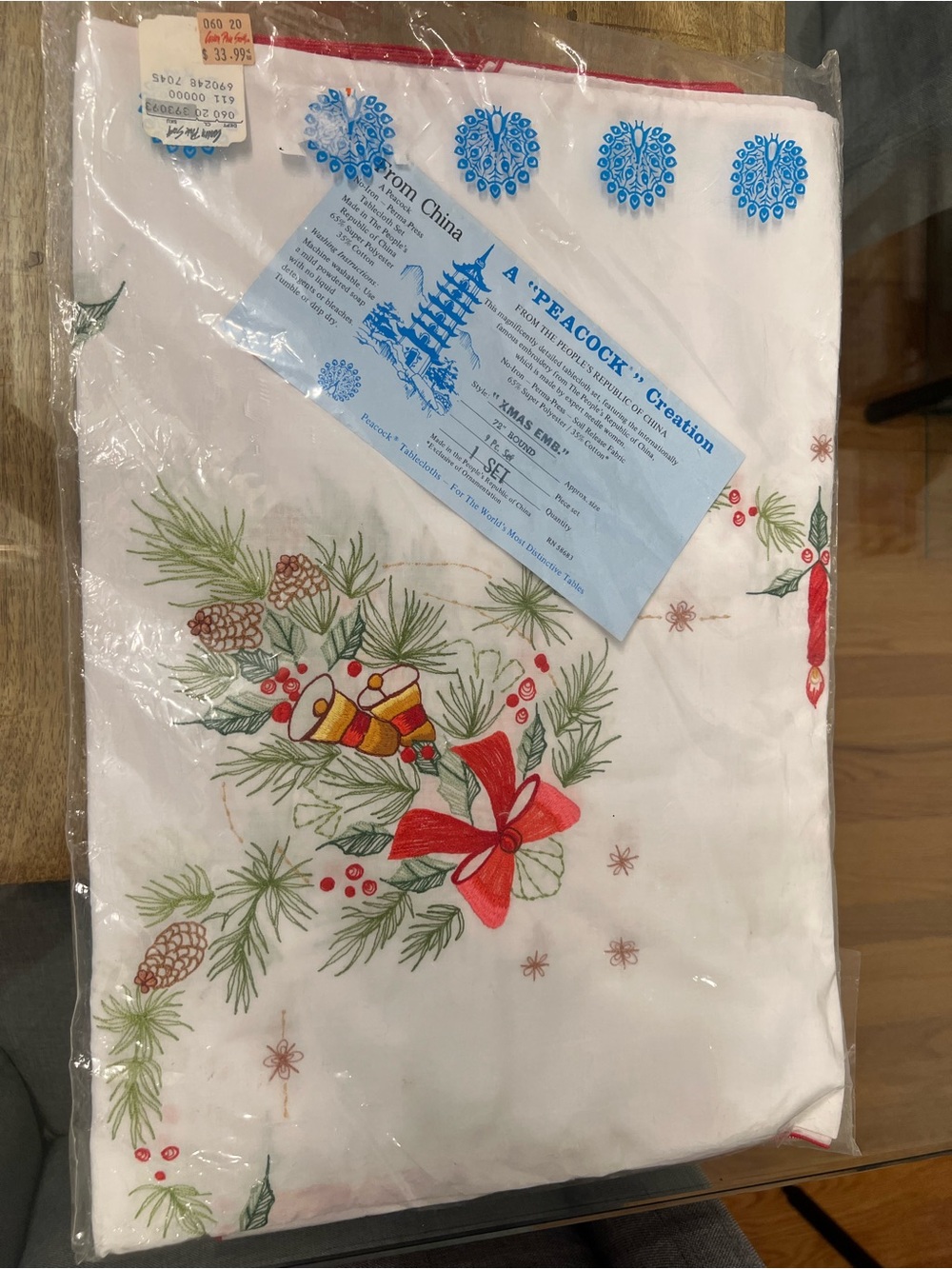 Peacock Creation vintage Christmas embroidered 9 piece tablecloth napkin set